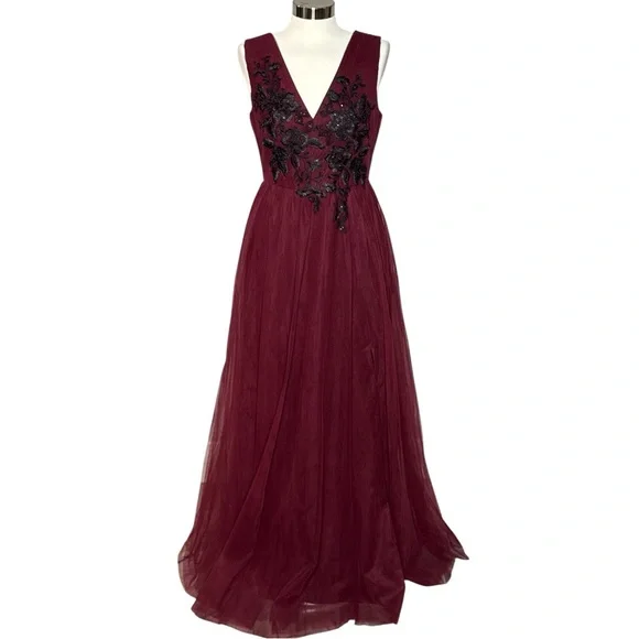 BCBG MAXAZRIA SLEEVELESS WINE TULLE FLORAL LACE APPLIQUÉ FLOOR LENGTH GOWN *NWT* - Picture 2 of 15